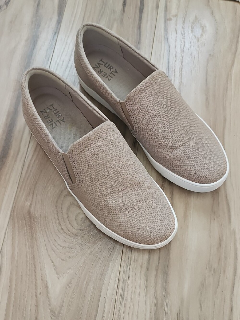 Naturalizer Womens Slip-On Loafers in Taupe Beige